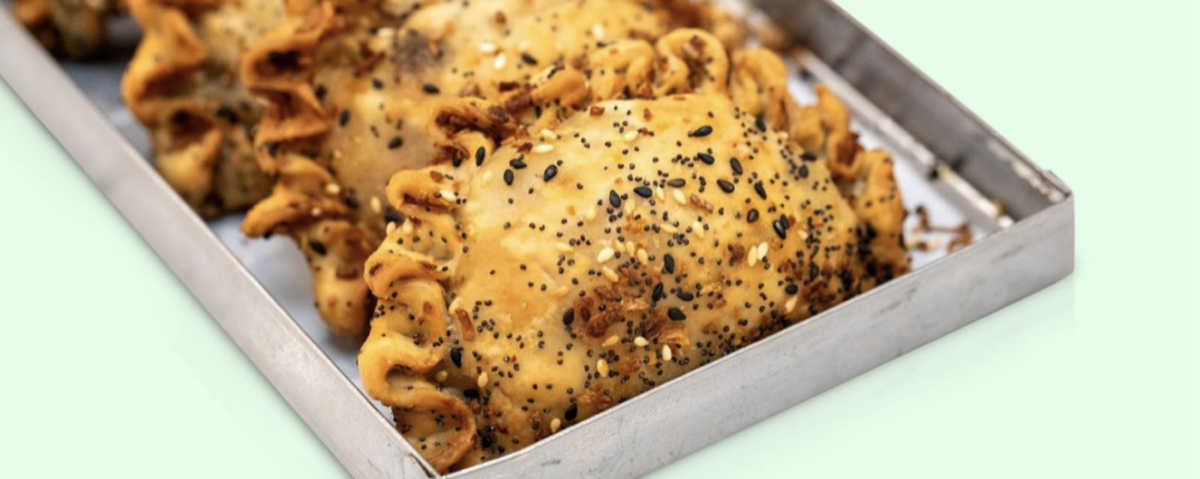 Cubita catering tray with empanadas